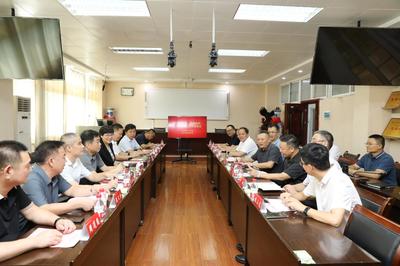 信阳市上天梯非金属矿管理区领导莅临我校开展技术交流考察